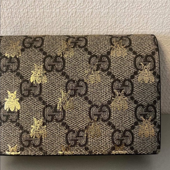 Gucci Accessories - Gucci compact wallet